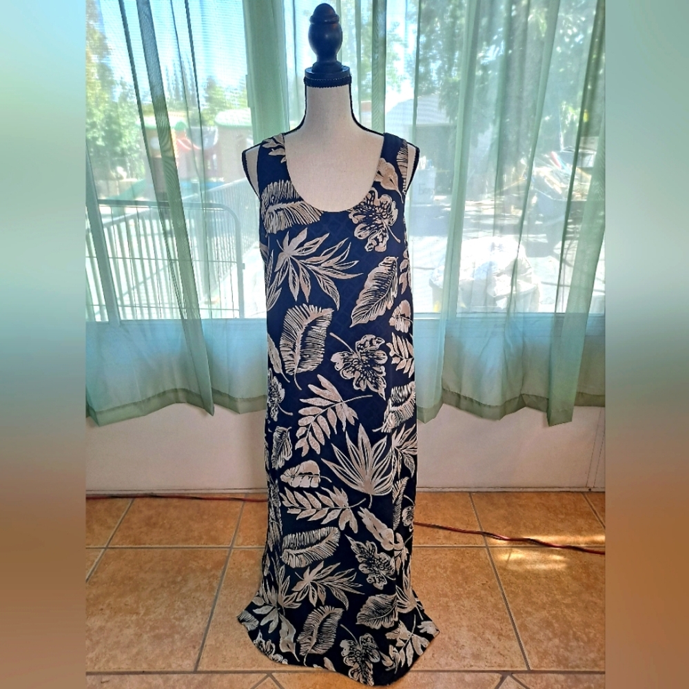 Vintage women dress reversible black beige/floral. Size Large (No Tag).